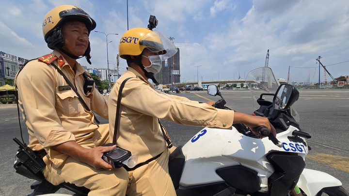 CSGT sẽ kiểm tra nồng độ cồn ngẫu nhiên, nếu nghi ngờ các chủ phương tiện điều khiển xe sau khi đã uống rượu bia.