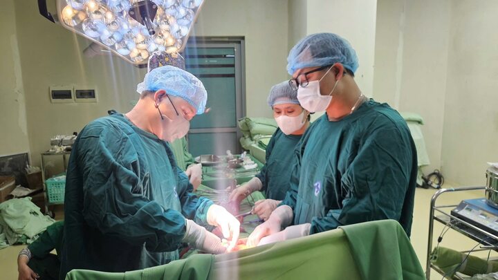 3 giờ nghẹt thở cứu bệnh nhân nguy cơ tử vong tới 80%