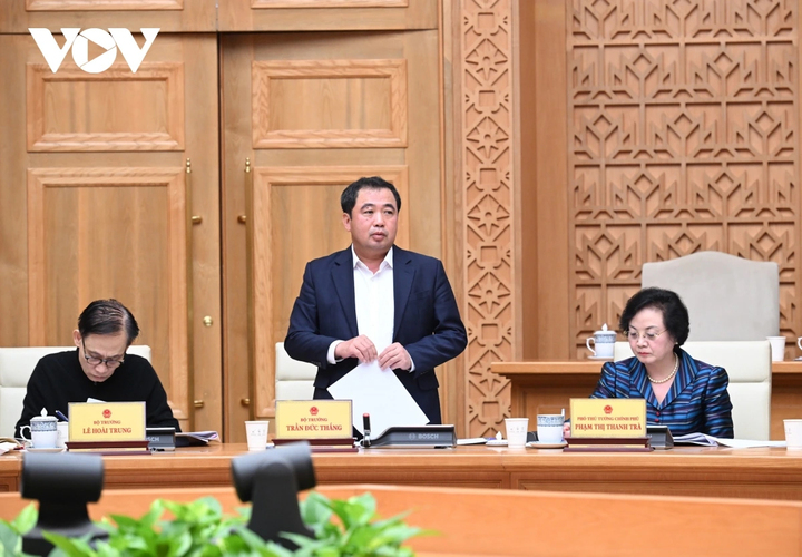 Bộ trưởng Bộ Nông nghiệp và Môi trường Trần Đức Thắng phát biểu tại cuộc họp.