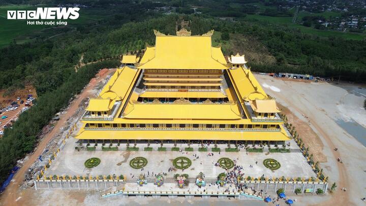 Đại diện ban quản lý chùa cho biết, lượng khách đến viếng chùa tăng mạnh trong dịp Tết, cao điểm lên đến hàng nghìn lượt người mỗi ngày. Nhà chùa đã bố trí lực lượng hướng dẫn, phân luồng nhằm đảm bảo an toàn và tạo thuận lợi cho người dân, du khách đến chiêm bái.