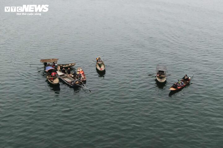 Khu vực tìm kiếm các nạn nhân mất tích. (Ảnh: Văn Đức)