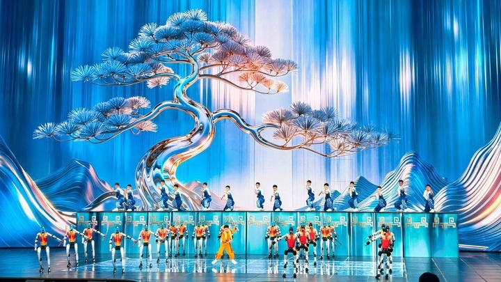 Màn biểu diễn múa võ của robot trong Gala Xuân Vãn 2026 gây ngỡ ngàng
