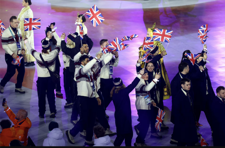 Đoàn vận động viên Anh diễu hành trong lễ bế mạc.