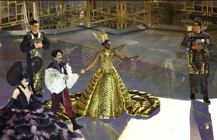 Nhà quản lý tài năng Charity Dago, diễn viên kiêm ca sĩ Antonio Melissa và nữ soprano Carolina Lopez Moreno biểu diễn trong lễ bế mạc.