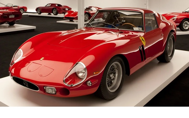 Vị tỷ phú này cũng sở hữu 1 chiếc Ferrari 250 GTO. (Ảnh: robbreport)
