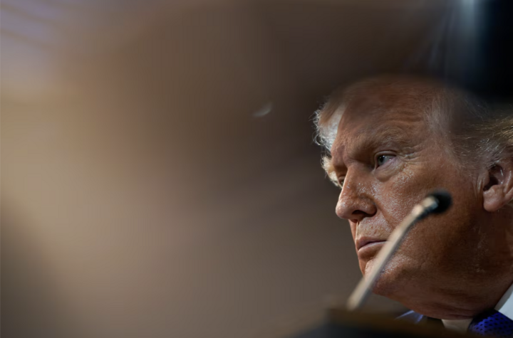 Tổng thống Mỹ Donald Trump dự cuộc họp báo tại Nhà Trắng, sau phán quyết của Tòa án Tối cao rằng ông đã vượt quá thẩm quyền khi áp đặt thuế quan. (Nguồn: Reuters)