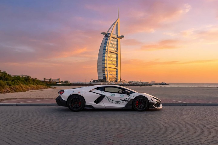 Mansory tặng cảnh sát Dubai siêu xe Lamborghini Revuelto độ cực hiếm - 5