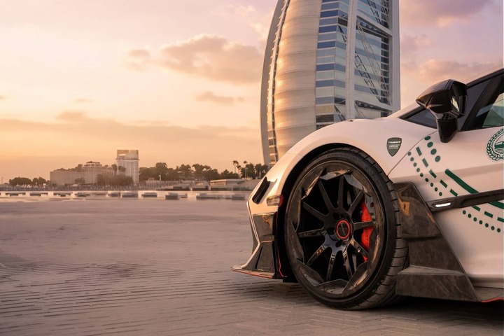 Mansory tặng cảnh sát Dubai siêu xe Lamborghini Revuelto độ cực hiếm - 4