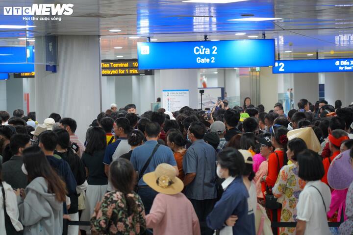 Trong 6 ngày Tết Bính Ngọ 2026, tuyến Metro số 1 vận chuyển hơn 571.000 lượt khách.