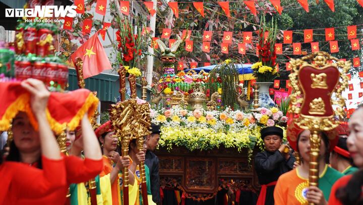 Với người dân ở vùng đảo Hà Nam, long mã là lễ vật không thể thiếu trên các hương án rước trong lễ hội Tiên Công.