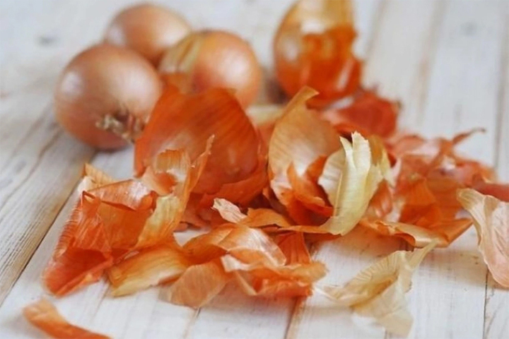 Vỏ hành tây viết cách dùng cực tốt cho sức khỏe.