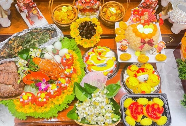 Mâm cúng vía thần Tài người miền Nam có món cá lóc nướng. (Ảnh: Tuệ Lâm)