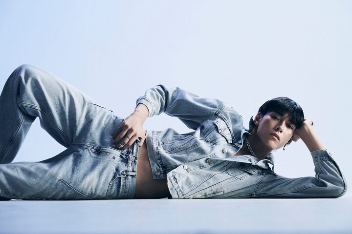 Tại buổi ra mắt "Thỏ ơi", Trấn Thành cho biết anh lựa chọn Vĩnh Đam hoàn toàn dựa trên sự phù hợp với nhân vật. Nam đạo diễn tiết lộ Vĩnh Đam phải trải qua vòng casting khá khắt khe trước khi được giao vai chính. Về những ồn ào trong quá khứ, Trấn Thành nói có thể xuất phát từ sự bồng bột của tuổi trẻ. Anh cũng thẳng thắn chia sẻ rằng bản thân khi còn trẻ từng có không ít phát ngôn thiếu chín chắn. Bởi vậy, đạo diễn mong khán giả sẽ lắng nghe từ nhiều phía.