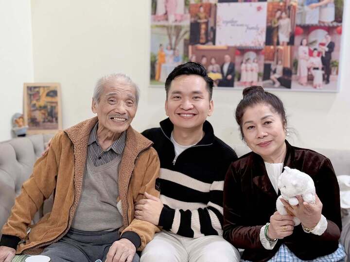 MC Hạnh Phúc và vợ chồng NSND Trần Hiếu.