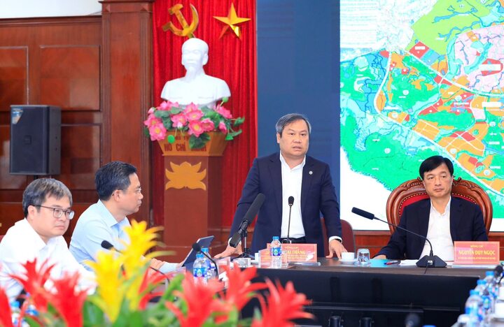 Chủ tịch UBND thành phố Hà Nội Vũ Đại Thắng phát biểu tại buổi làm việc.