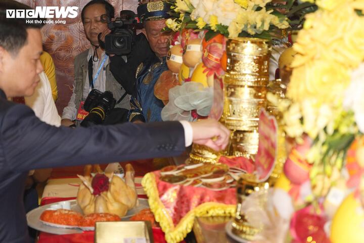 Về đền thờ thầy giáo Chu Văn An - 'Vạn thế sư biểu' ở Hải Phòng xin chữ đầu năm - 10