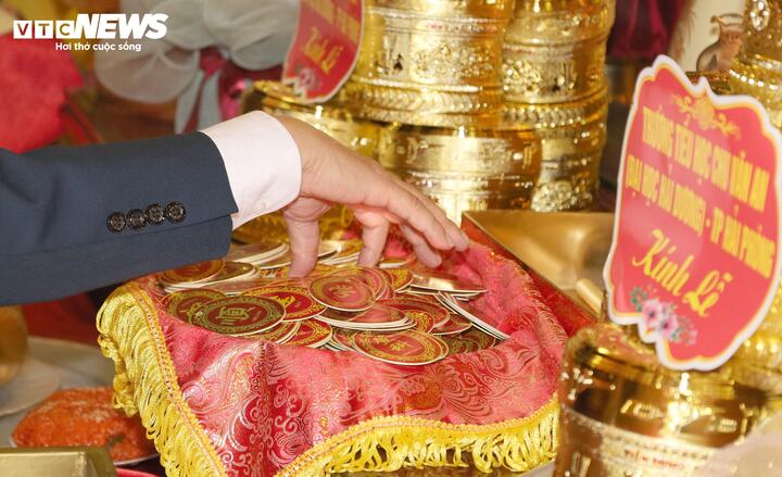 Về đền thờ thầy giáo Chu Văn An - 'Vạn thế sư biểu' ở Hải Phòng xin chữ đầu năm - 11