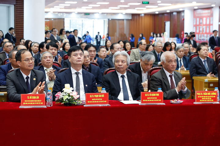 Các đại biểu dự cuộc làm việc.