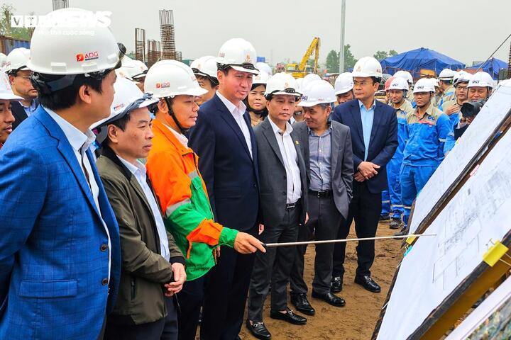 Trong chuyến kiểm tra, động viên sản xuất đầu xuân tại công trường, lãnh đạo tỉnh Ninh Bình ghi nhận tiến độ triển khai các hạng mục chính, đồng thời đề nghị chủ đầu tư và nhà thầu tiếp tục bảo đảm chất lượng, an toàn thi công, phấn đấu hoàn thành dự án đúng và vượt kế hoạch đề ra.