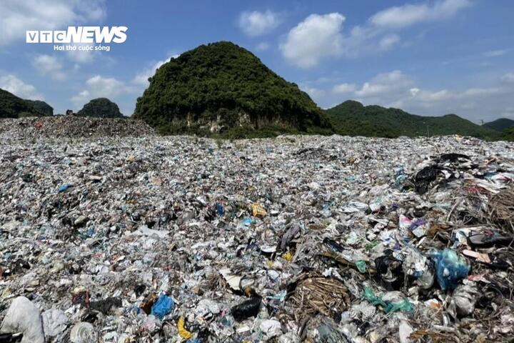 Theo “Đề án thu gom, vận chuyển và xử lý chất thải rắn sinh hoạt trên địa bàn tỉnh Ninh Bình giai đoạn 2026-2030” (ban hành kèm Quyết định số 440 ngày 12/2/2026), tổng lượng chất thải rắn sinh hoạt phát sinh trên toàn tỉnh năm 2025–2026 khoảng 2.519 tấn/ngày đêm. Trong đó, địa bàn tỉnh Nam Định (cũ) chiếm khoảng 1.267 tấn/ngày đêm.