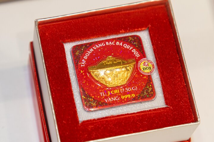 Giá vàng thường tăng rất mạnh trong ngày vía thần Tài, nhiều người băn khoăn có nên bán vàng để chốt lời? (Ảnh minh hoạ: Minh Đức).