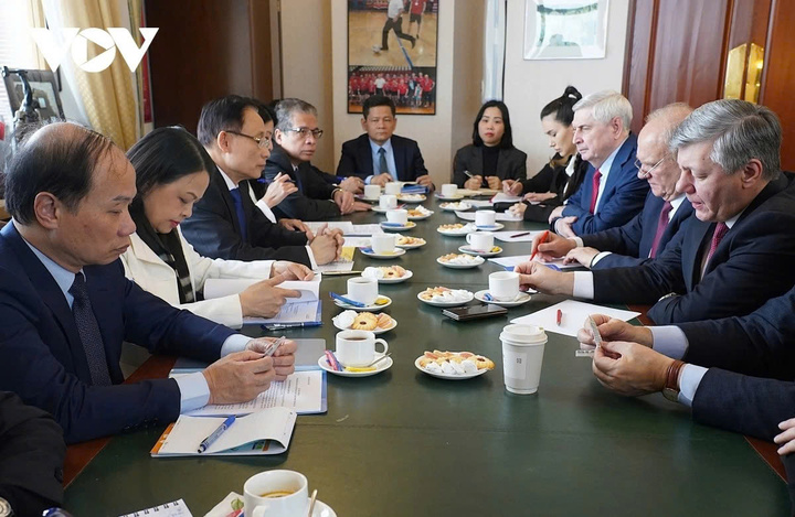 Bộ trưởng Ngoại giao Lê Hoài Trung tại cuộc gặp Chủ tịch Đảng Cộng sản Liên bang Nga G. Zyuganov.