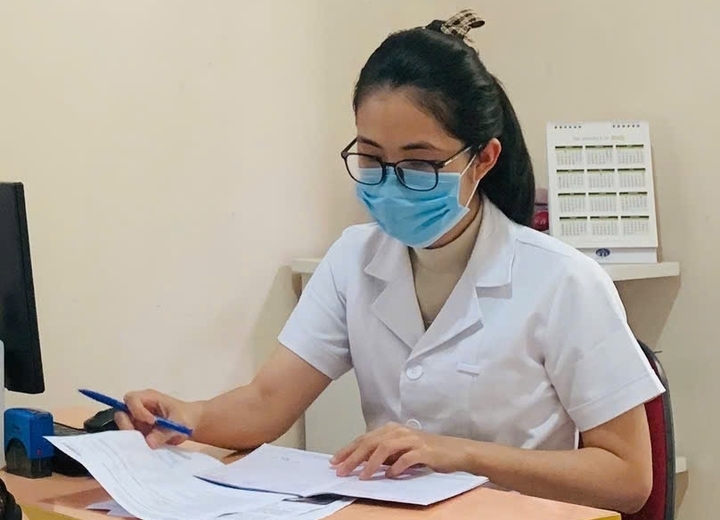 Sau ghép tim, nữ bác sĩ quay lại làm việc ở mảng khám và điều trị ngoại trú.