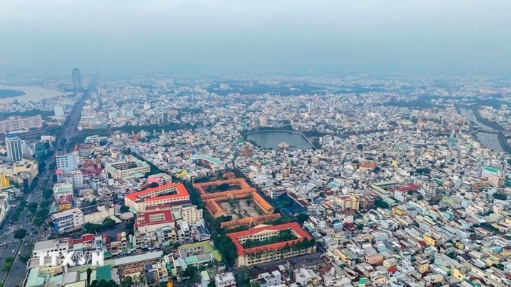 Người dân, tổ chức có thể phản ánh thông tin vi phạm về đất đai thông qua số điện thoại đường dây nóng của Bộ Nông nghiệp và Môi trường. (Ảnh: TTXVN)