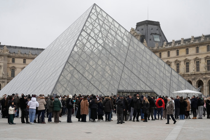 Bảo tàng Louvre (Ảnh: AP)