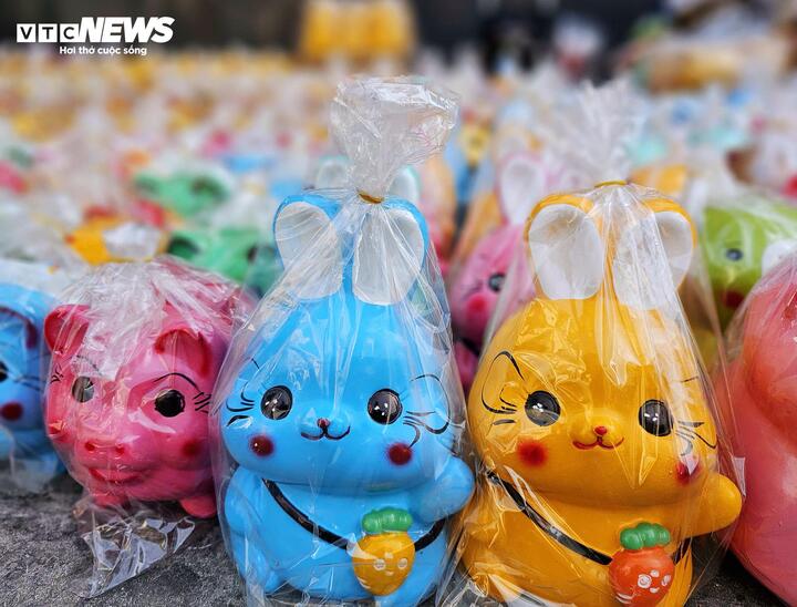 Thị trường hoa tươi, đồ cúng sôi động trước ngày vía Thần Tài - 16