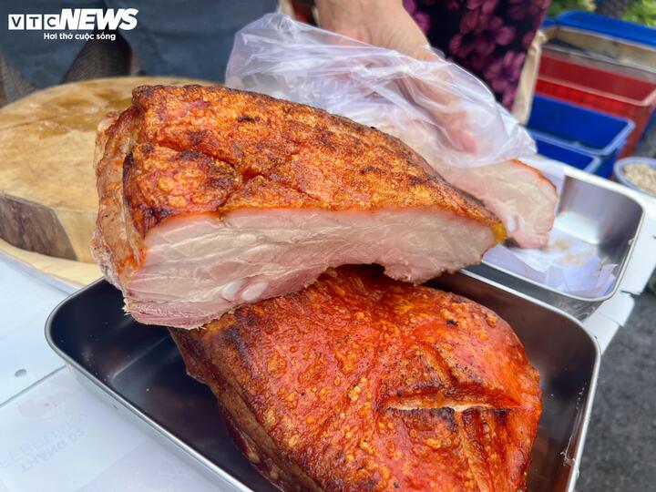 Thị trường hoa tươi, đồ cúng sôi động trước ngày vía Thần Tài - 20