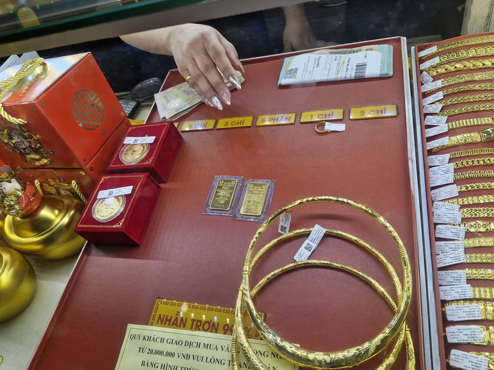 Năm nay vàng miếng loại lẻ gần như vắng bóng, chỉ có loại 1 lượng và nhẫn trơn.