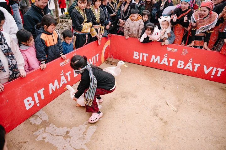 Fansipan ngợp ngời sắc hoa xuân và rộn ràng lễ hội 'Mở cổng trời' - 5