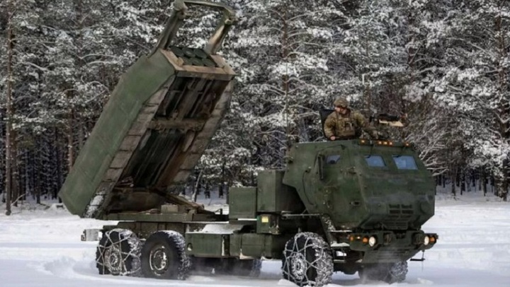 Hệ thống phóng tên lửa HIMARS của quân đội Mỹ tại Lithuania. Ảnh Military Watch