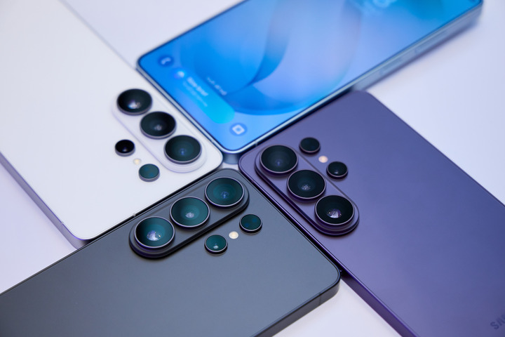 Cụm camera trên Galaxy S26 Ultra sở hữu cảm biến chính 200 megapixel với khẩu độ lớn.