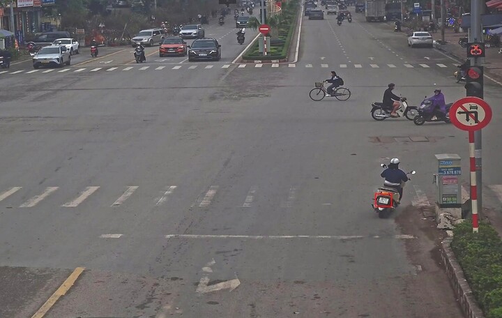 Xe mô tô vượt đèn đỏ tại phường Bắc Giang, tỉnh Bắc Ninh. (Ảnh: Công an Bắc Ninh)