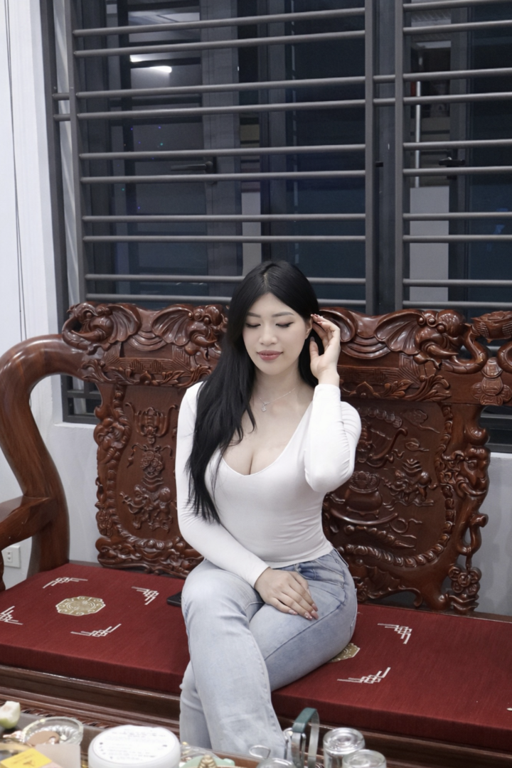 Nhờ tham gia liên tục các lễ hội xuân, Anh Thơ từng chia sẻ khoản thu nhập nhận được lên tới hơn 50 triệu đồng. Ngoài đấu vật, cô còn tham gia thi đấu bóng chuyền - hai môn thể thao gần như luôn xuất hiện trong các lễ hội vùng Kinh Bắc và khu vực lân cận.