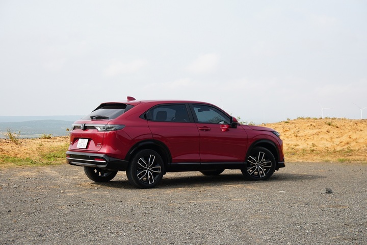 Honda HR-V e:HEV RS giảm giá 34 triệu đồng, rẻ hơn Corolla Cross HEV - 2