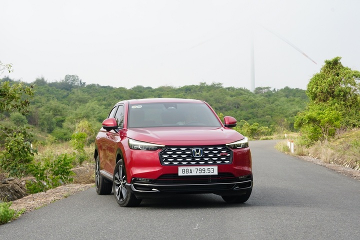 Honda HR-V e:HEV RS giảm giá 34 triệu đồng, rẻ hơn Corolla Cross HEV - 1