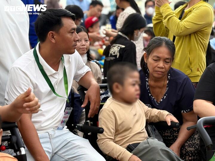 Mỗi gia đình một hoàn cảnh, mỗi bệnh nhi có tình trạng bệnh khác nhau nhưng ai cũng đều chung một mong ước rằng quãng đường phía trước các em thật mạnh mẽ, vui vẻ, lạc quan chiến đấu với bệnh tật.