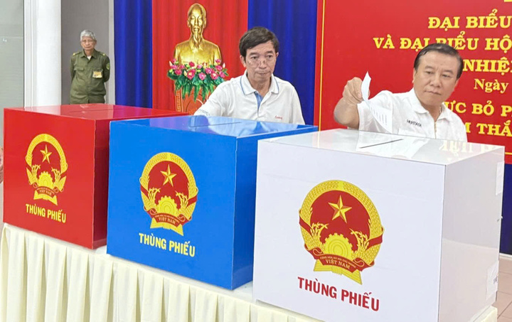 Cử tri bỏ phiếu tại điểm bầu cử sân bay Vũng Tàu - phường Tam Thắng. (Ảnh: Phường Tam Thắng)