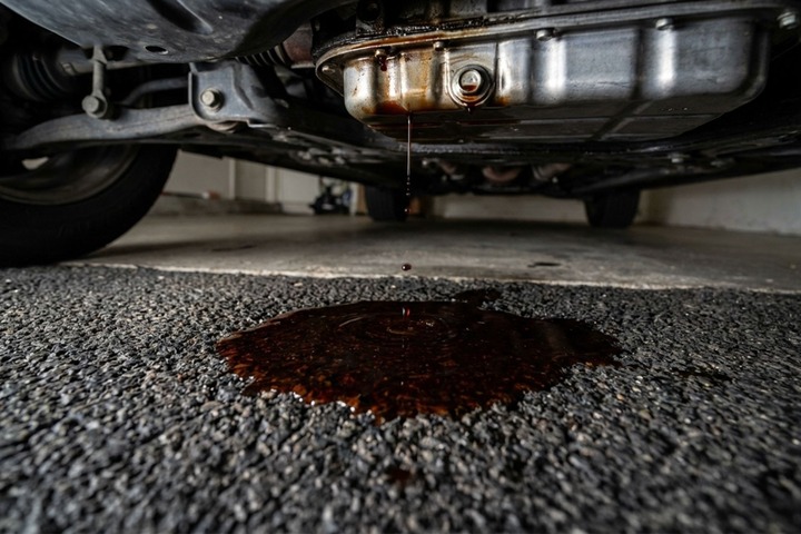 Nếu xử lý chậm trễ, rò rỉ dầu hộp số có thể dẫn tới hư hỏng nghiêm trọng, kéo theo chi phí sửa chữa đắt đỏ. (Ảnh: ACE Auto)