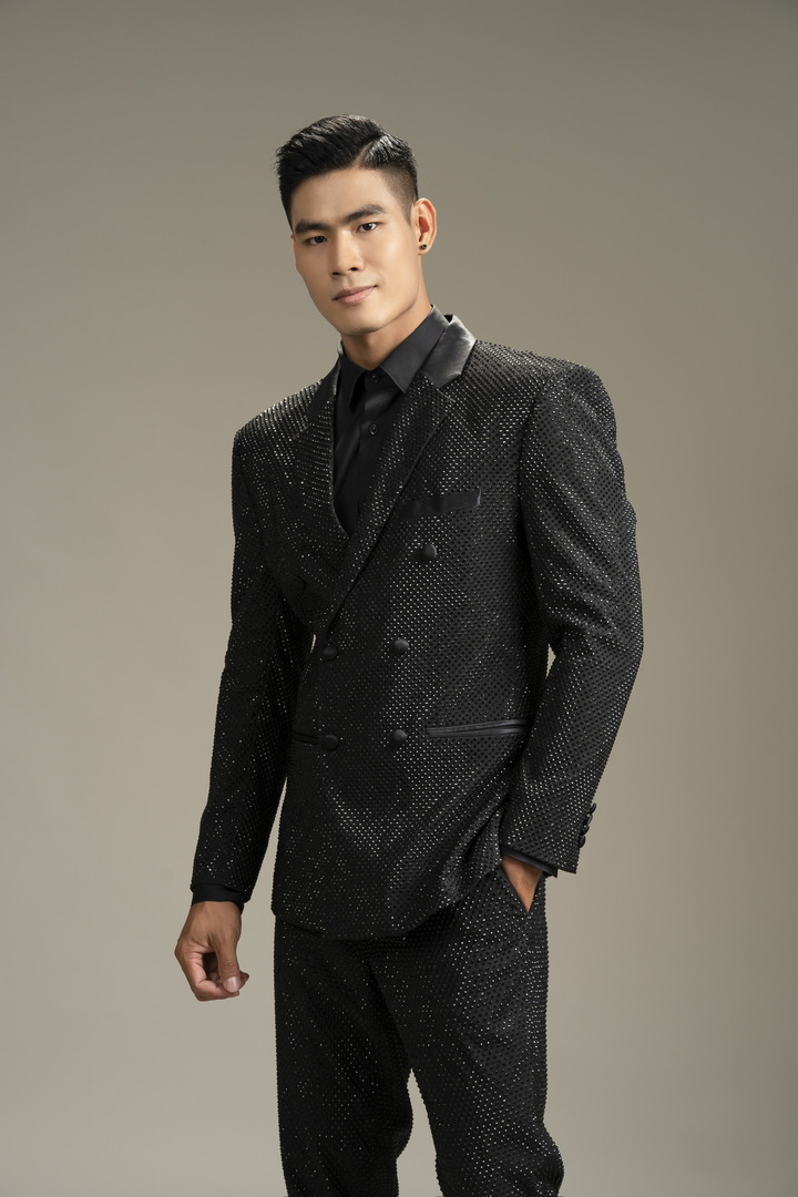 Nam vương Danh Chiếu Linh.