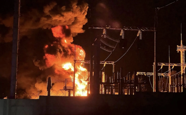 Một trạm điện ở Belgorod bốc cháy. (Ảnh: Telegram)