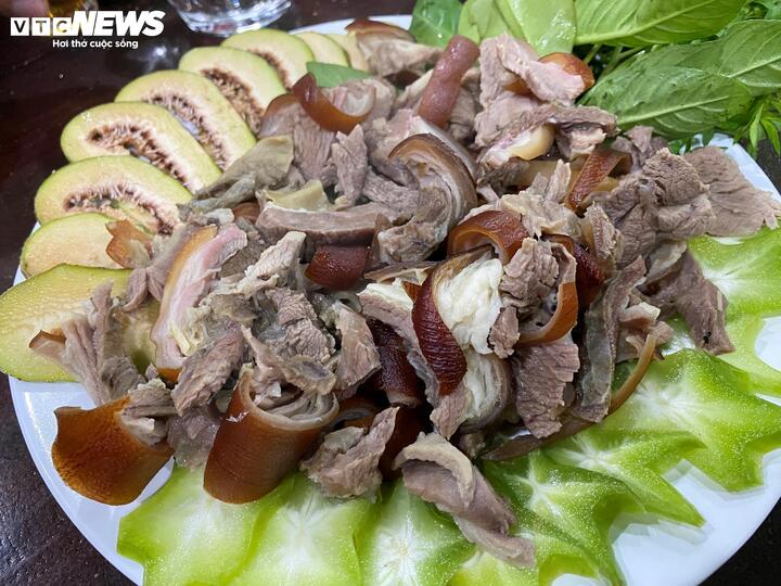 Thịt dê quay là món ăn có thể làm được tại nhà.