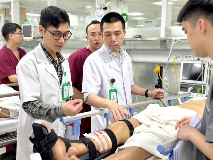 Bệnh nhân 72 tuổi nhập viện trong tình trạng đa chấn thương.