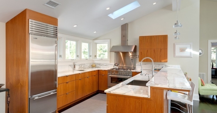 Khi thiết kế phòng bếp cần áp dụng nguyên tắc “tam giác vàng”. (Ảnh: Porch)