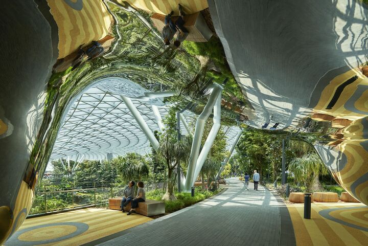 Đáng chú ý, thay vì xây dựng ồ ạt trong một lần, Singapore chọn cách mở rộng theo từng giai đoạn, bám sát tăng trưởng thị trường. (Ảnh: Archello)