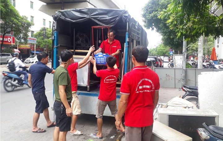 Đội ngũ chuyển nhà Thành Hưng luôn chuyên nghiệp, đồng phục chỉnh tề, tác phong nhanh nhẹn. (Ảnh: Thành Hưng)
