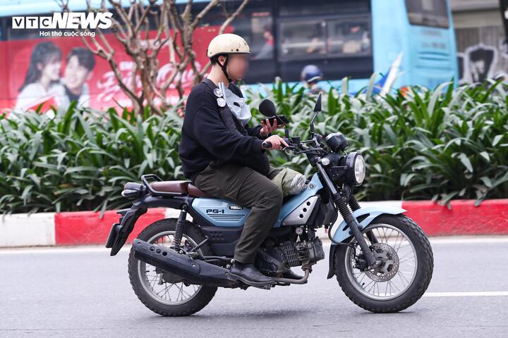 Phớt lờ nguy hiểm, nhiều người vẫn mải mê gọi điện, nghe nhạc khi lái xe - 10